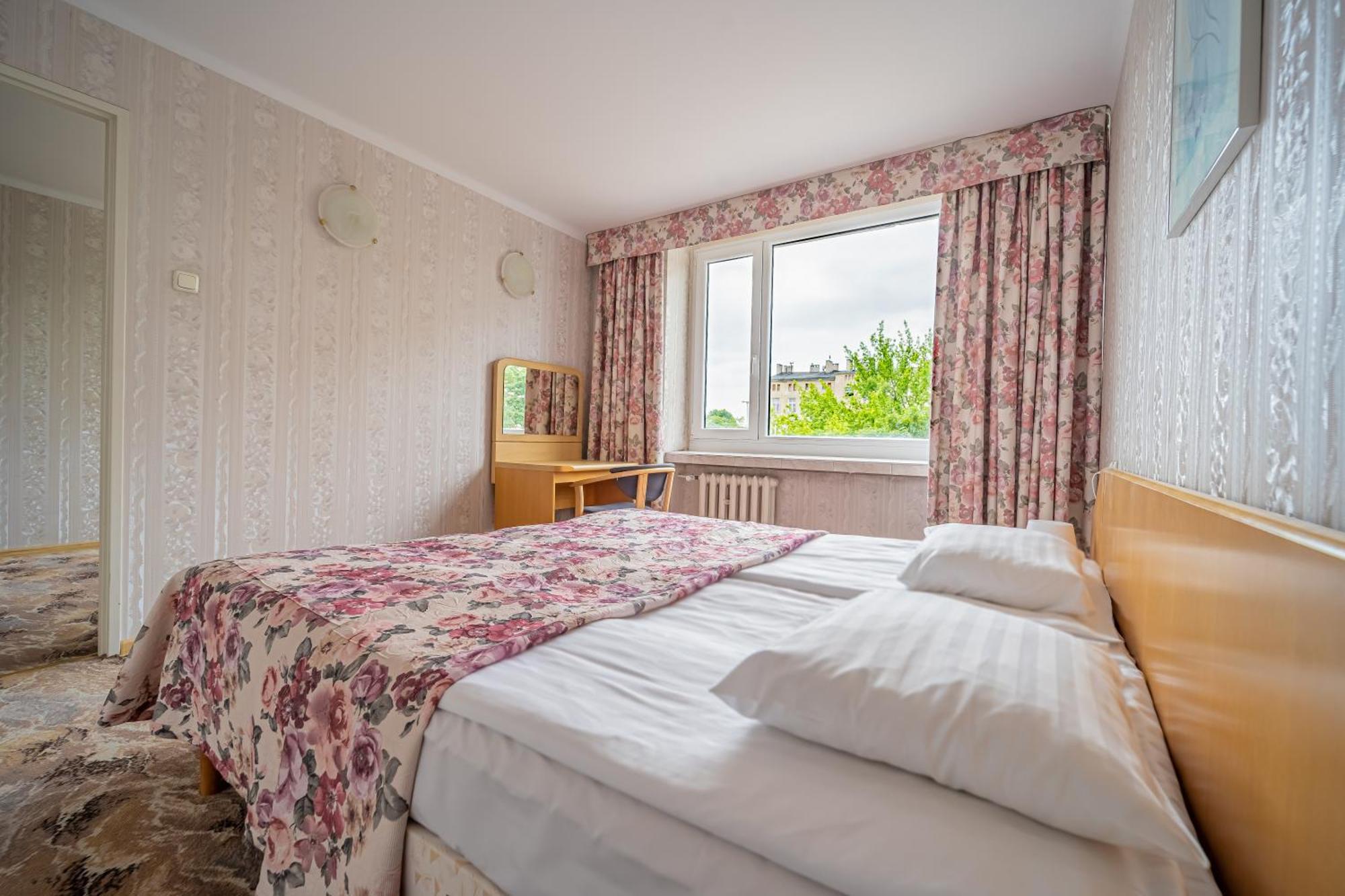 Hotel Mazowiecki Lodz Buitenkant foto