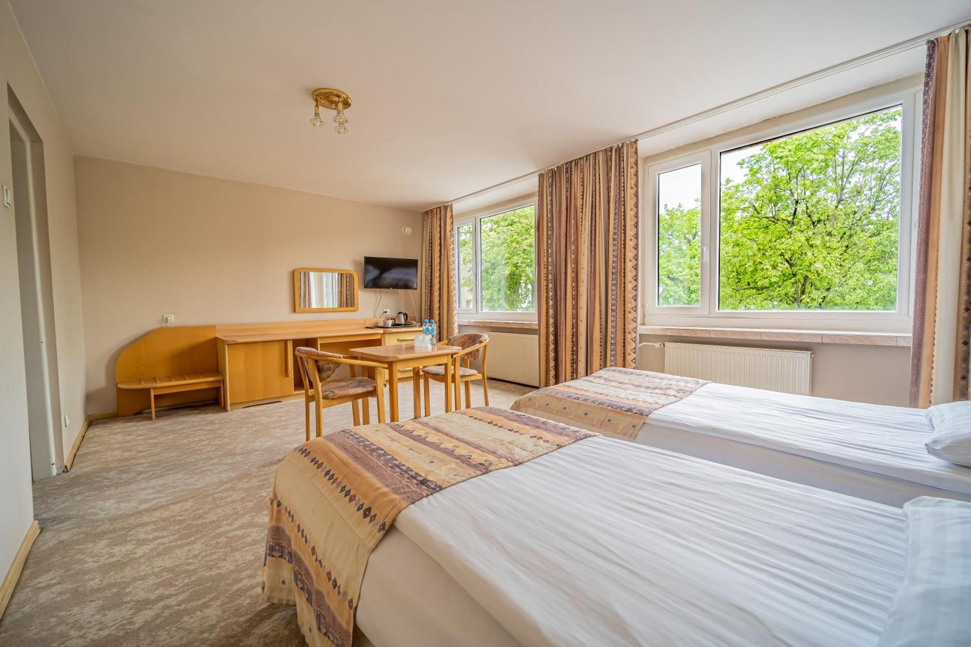 Hotel Mazowiecki Lodz Buitenkant foto