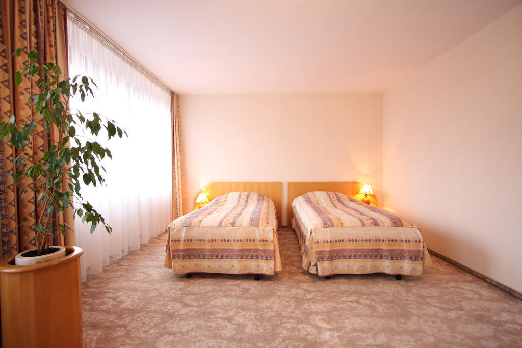 Hotel Mazowiecki Lodz Buitenkant foto